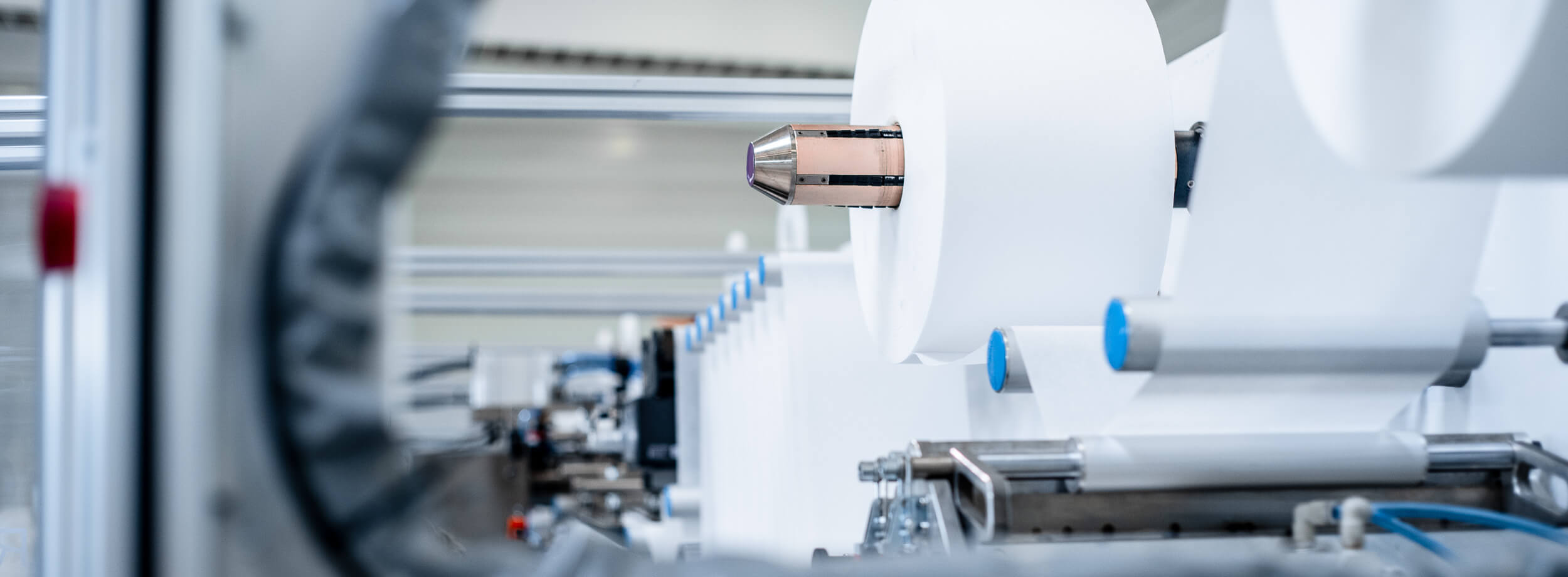 Vliesbahnen in der Maskenproduktion bei Simple Breath